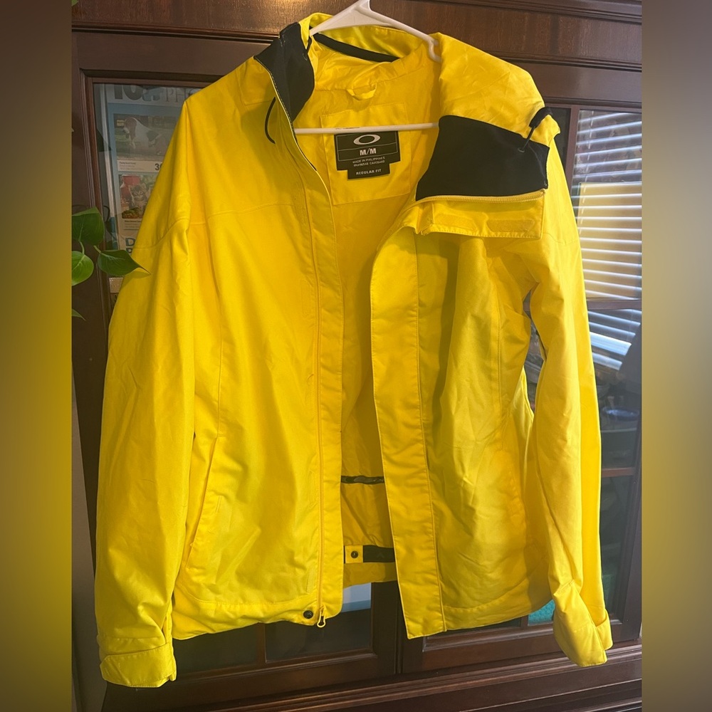 Oakley Yellow and Black Ski Jacket